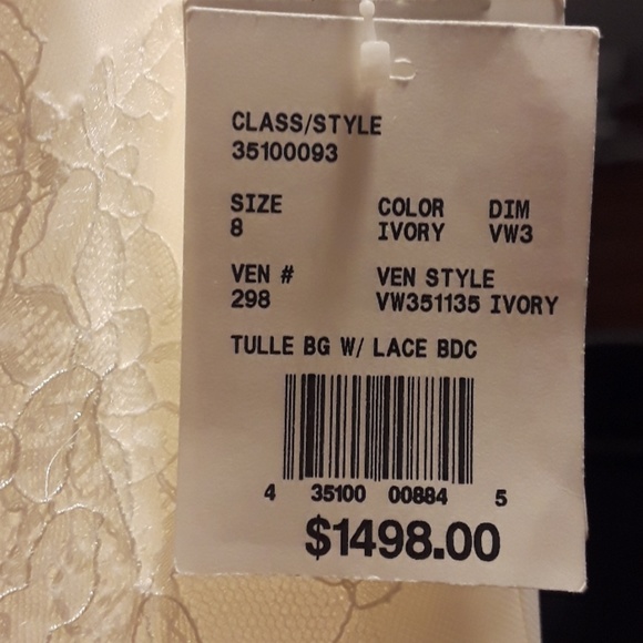 SOLD Vera Wang Wedding Gown - Picture 2 of 6